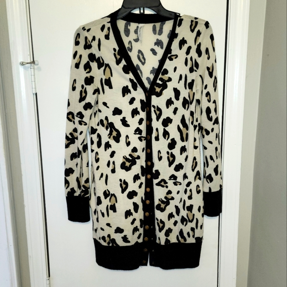 ⭐️Host Pick⭐️ Womens Black, White and Tan Leopard Print Cardigan Sweater - Picture 2 of 3